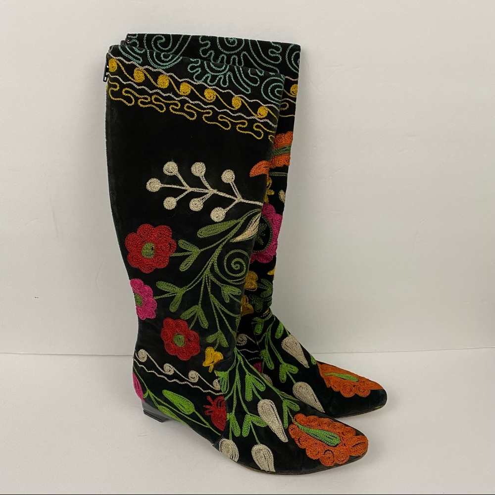 Edoche • Embroidered Boots - Picture 2 of 8